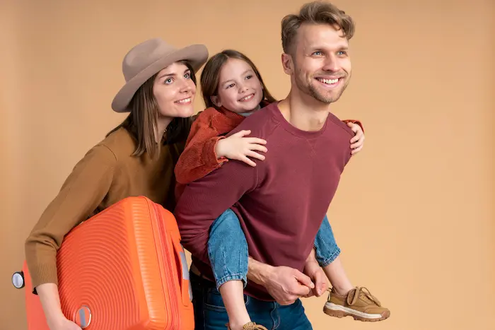 familia decidida a pasar unas lindas vacaciones