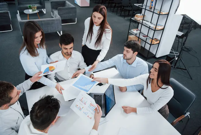 Cómo crear un ambiente positivo en las reuniones laborales